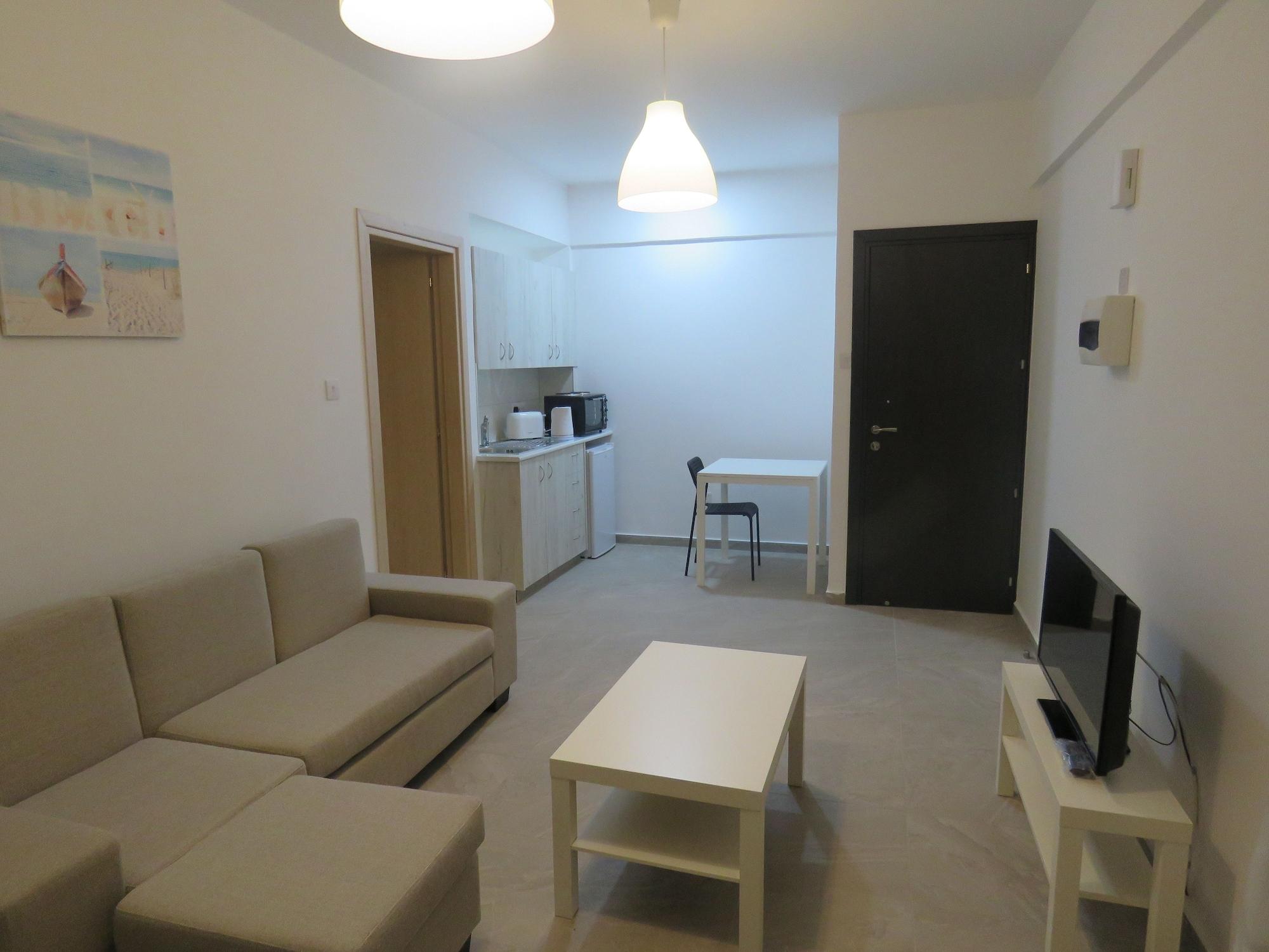 Polyxeni Hotel Apartments 레메소스 외부 사진