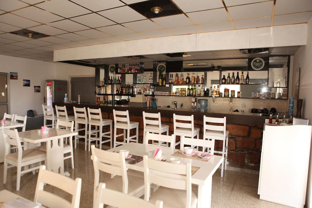 Polyxeni Hotel Apartments 레메소스 외부 사진