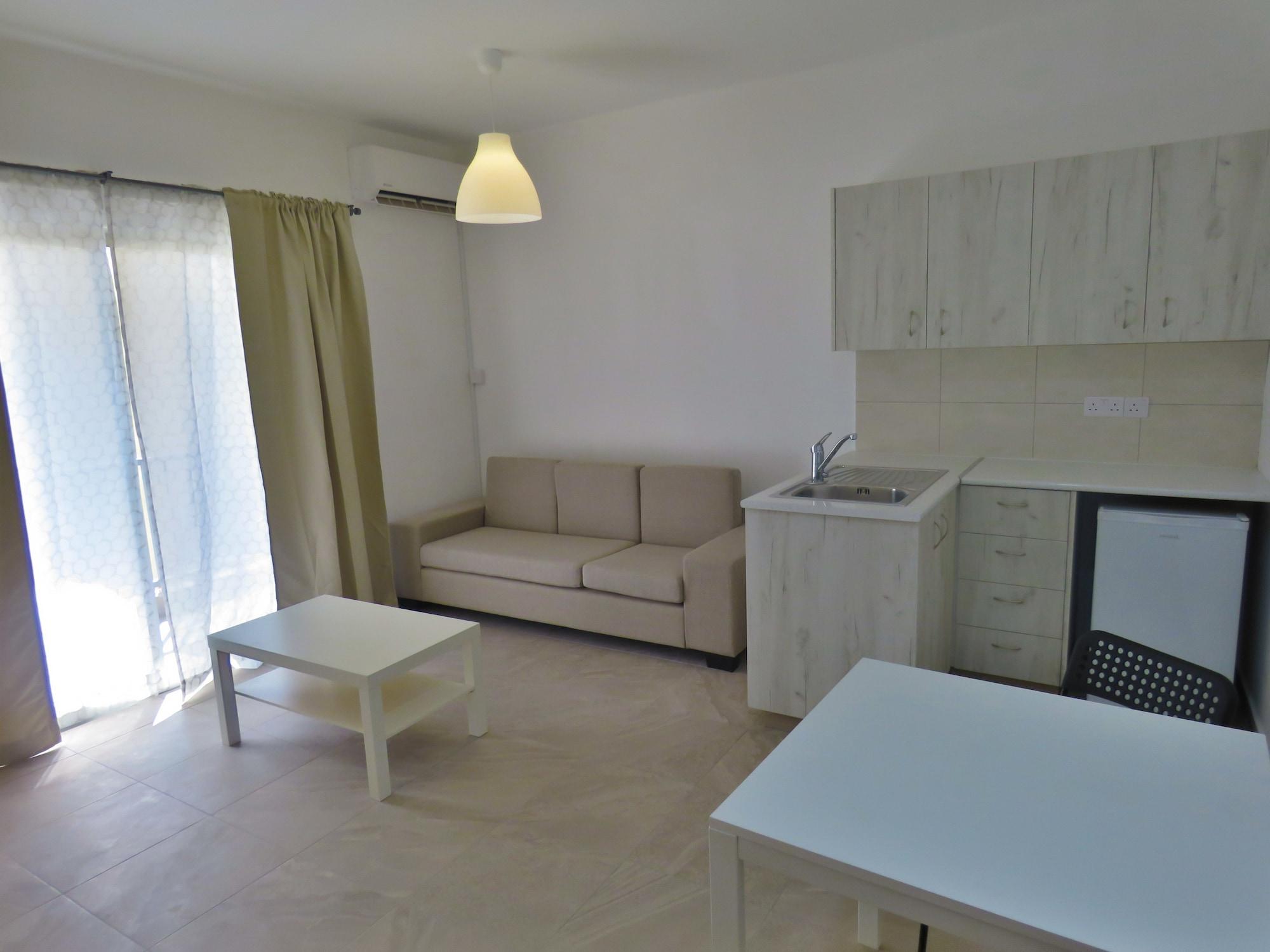 Polyxeni Hotel Apartments 레메소스 외부 사진