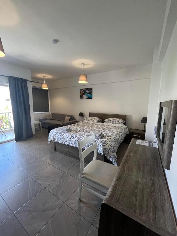 Polyxeni Hotel Apartments 레메소스 외부 사진