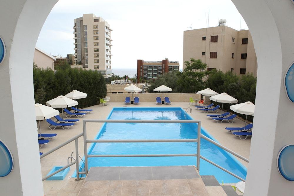 Polyxeni Hotel Apartments 레메소스 외부 사진
