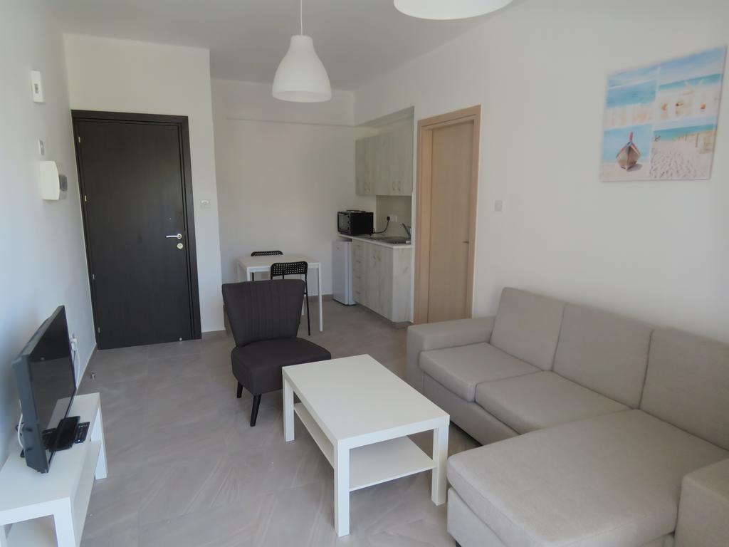 Polyxeni Hotel Apartments 레메소스 외부 사진