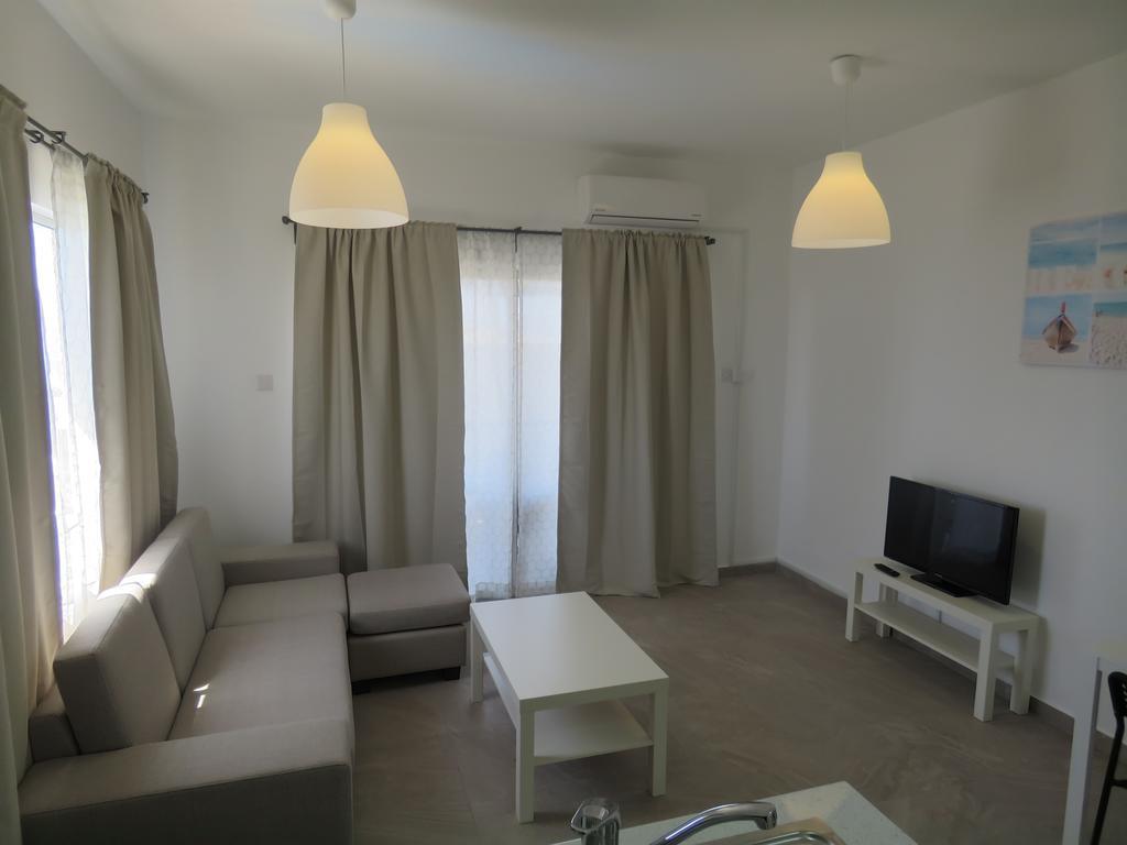 Polyxeni Hotel Apartments 레메소스 외부 사진