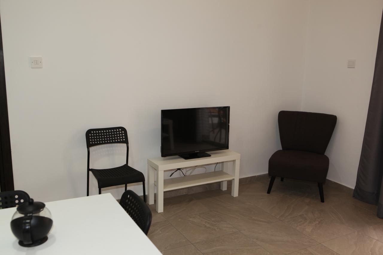 Polyxeni Hotel Apartments 레메소스 외부 사진