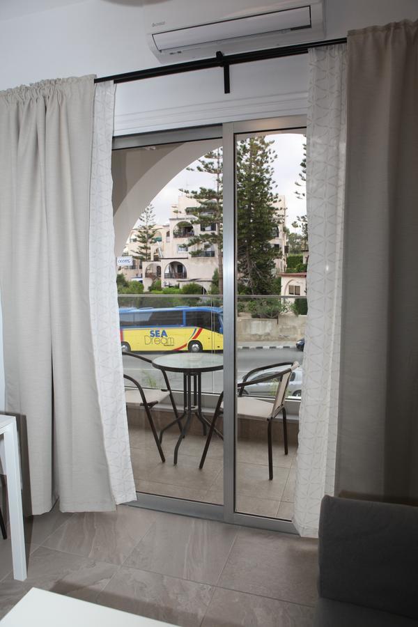 Polyxeni Hotel Apartments 레메소스 외부 사진