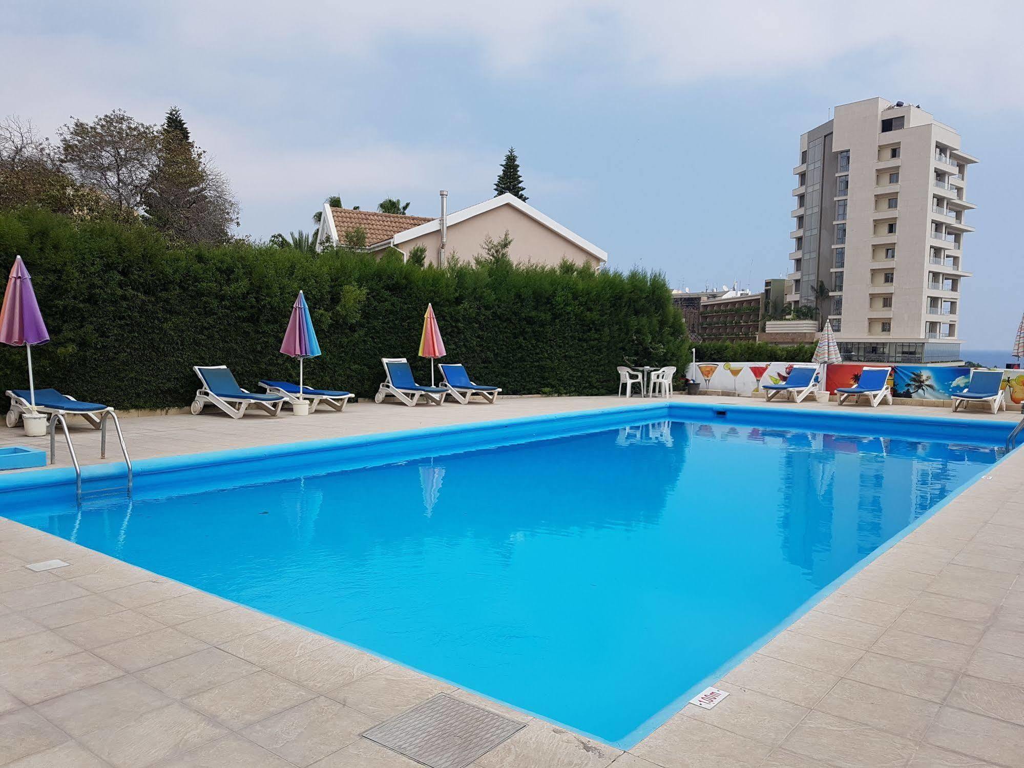 Polyxeni Hotel Apartments 레메소스 외부 사진