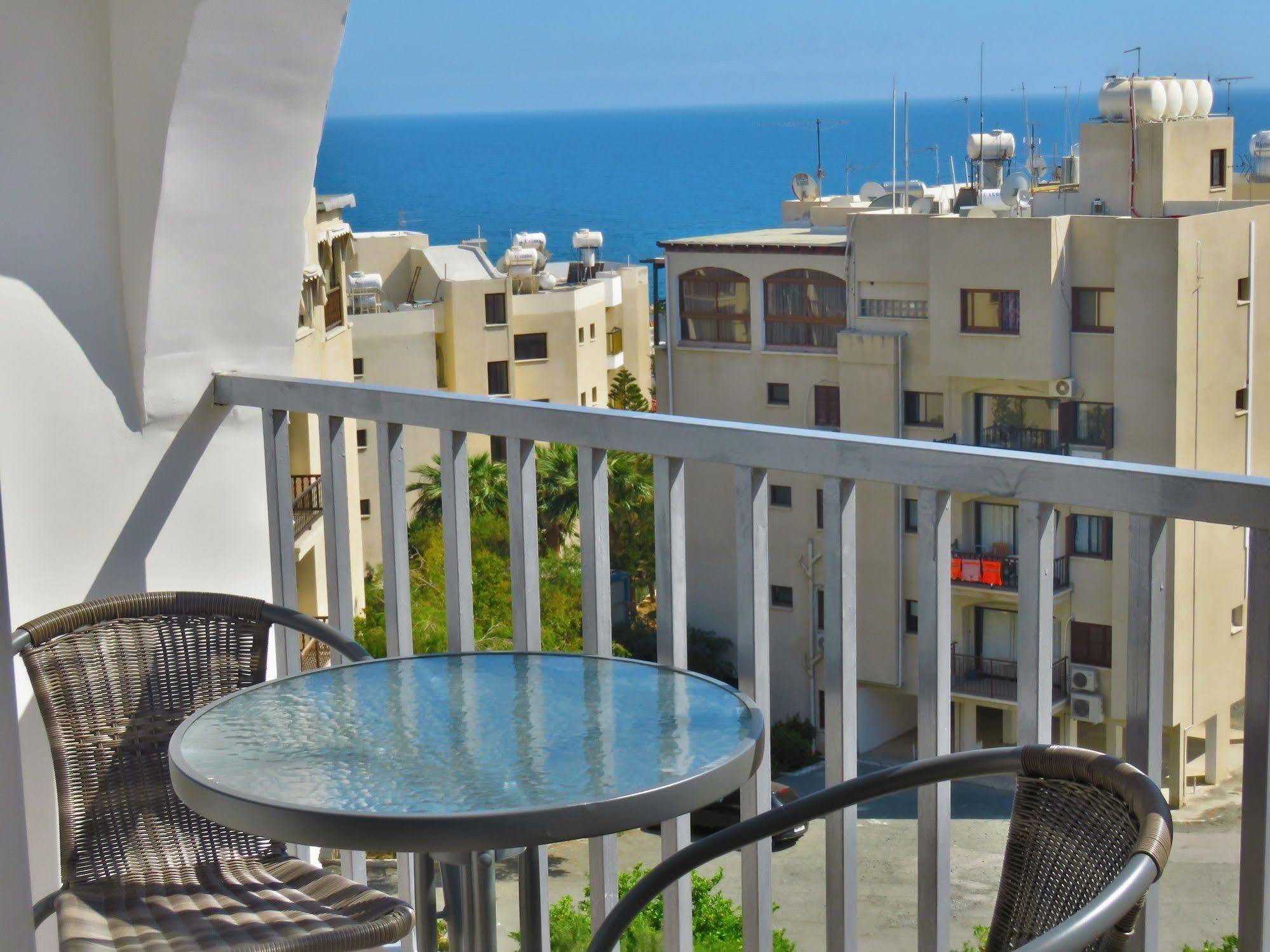 Polyxeni Hotel Apartments 레메소스 외부 사진
