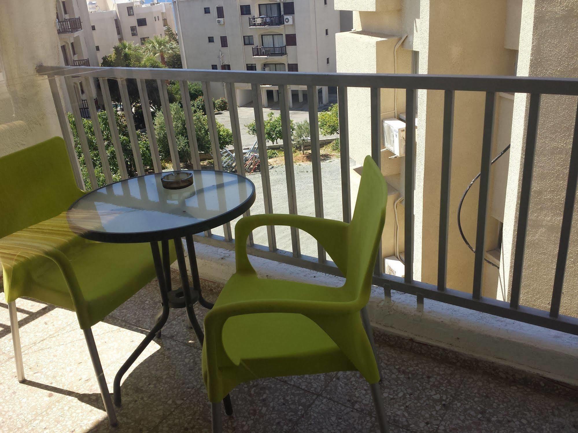Polyxeni Hotel Apartments 레메소스 외부 사진