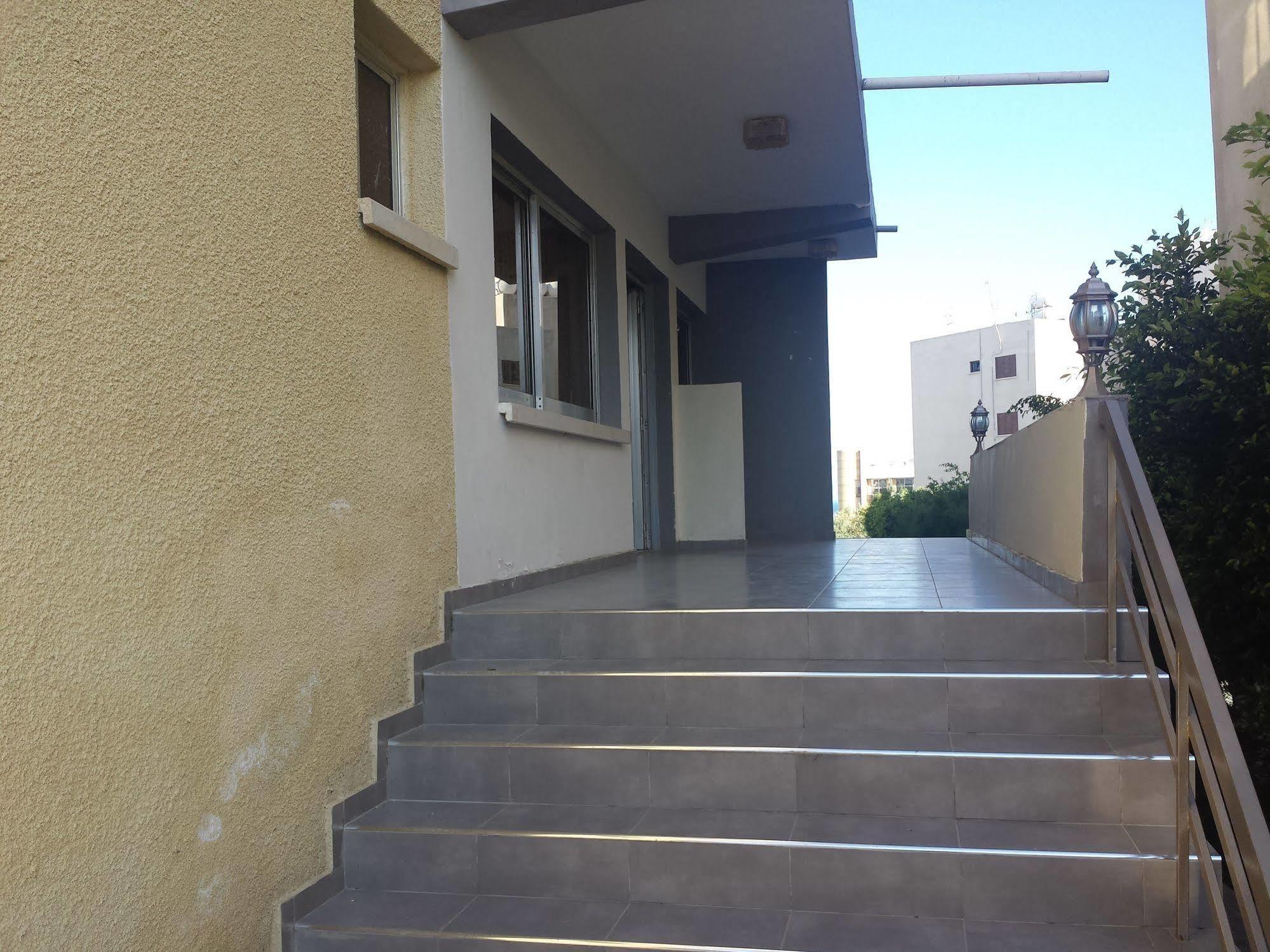 Polyxeni Hotel Apartments 레메소스 외부 사진