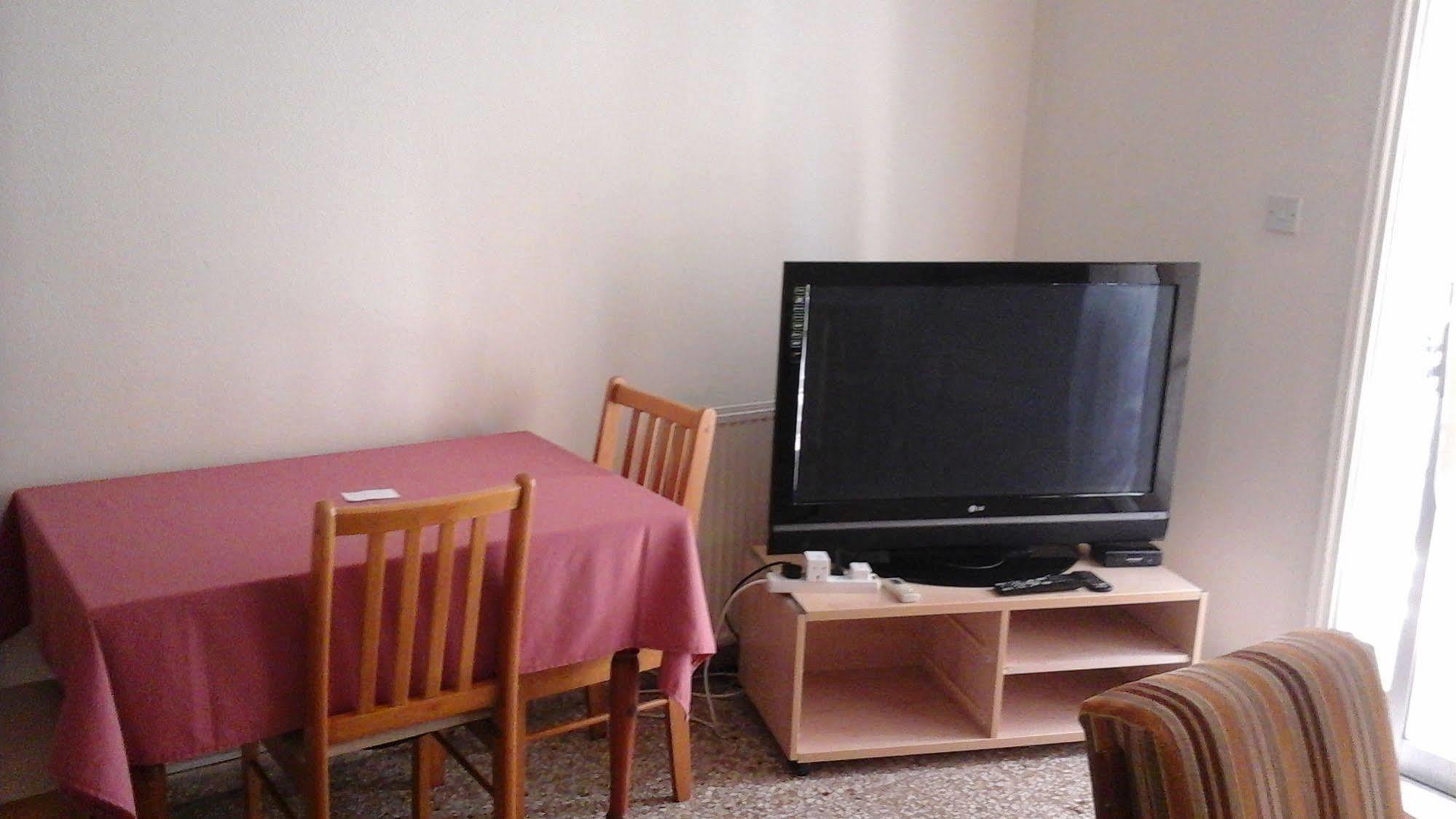 Polyxeni Hotel Apartments 레메소스 외부 사진
