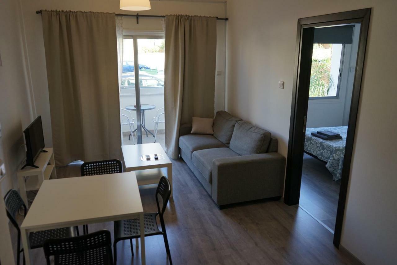 Polyxeni Hotel Apartments 레메소스 외부 사진